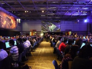 Techniquement, ceci est une LAN. Une grosse LAN, avec plein de copains, mais une LAN